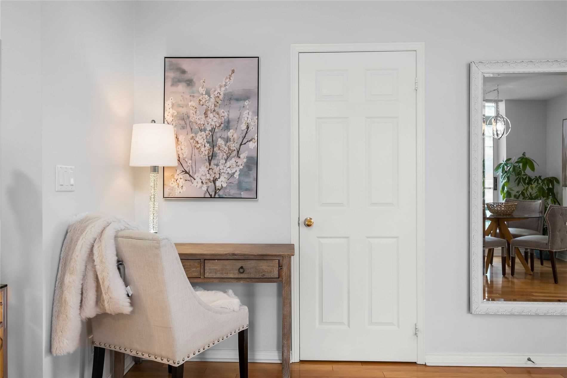 9 Michael Power Pl, #413