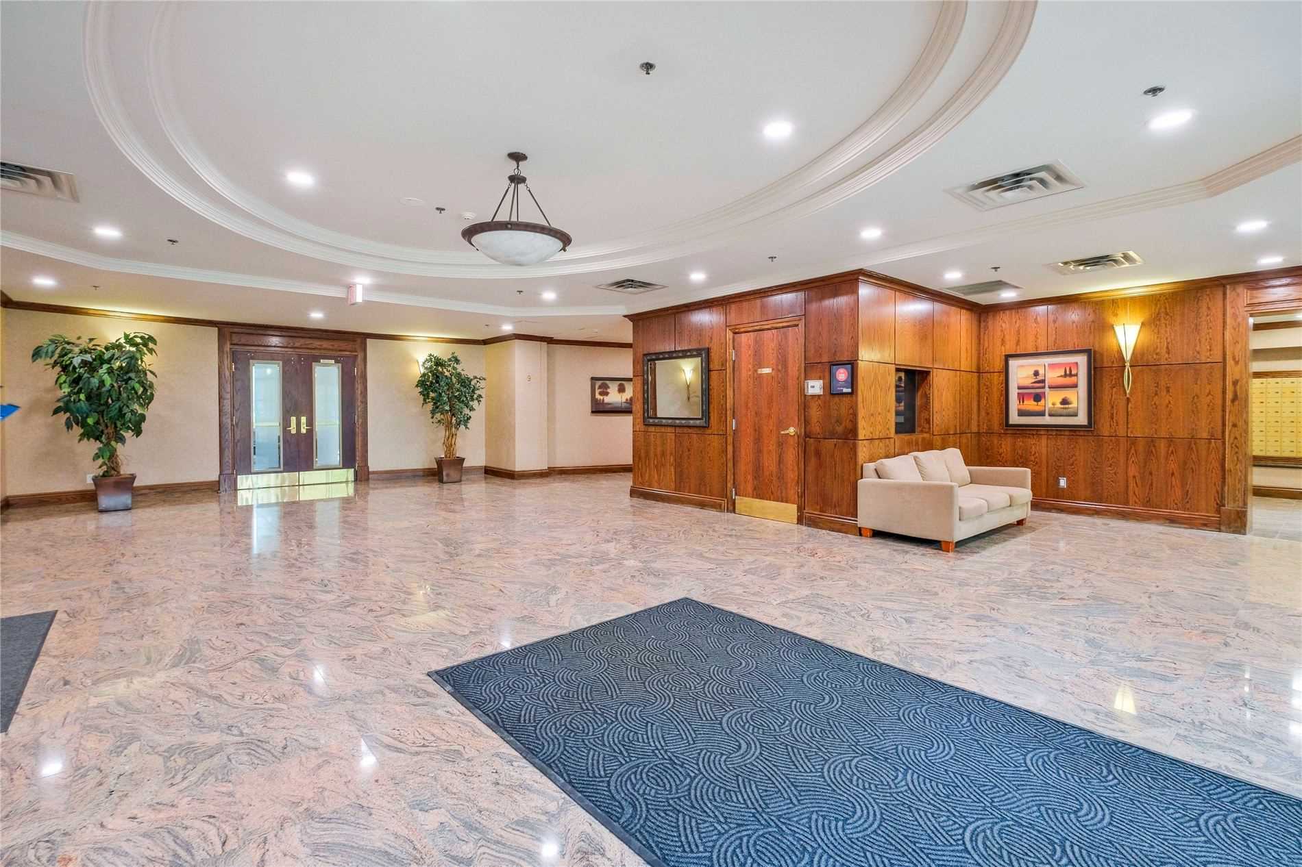 9 Michael Power Pl, #413