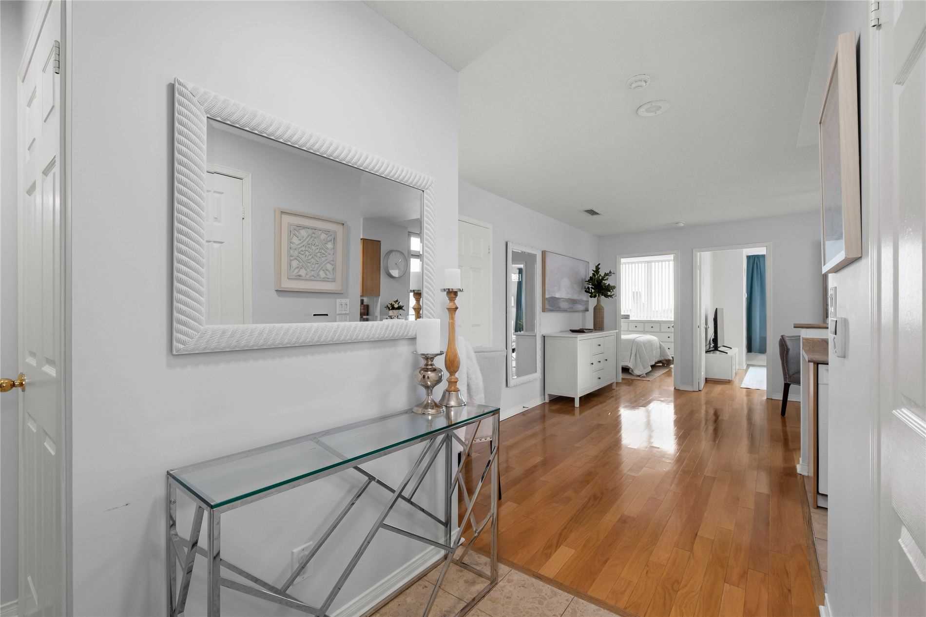 9 Michael Power Pl, #413