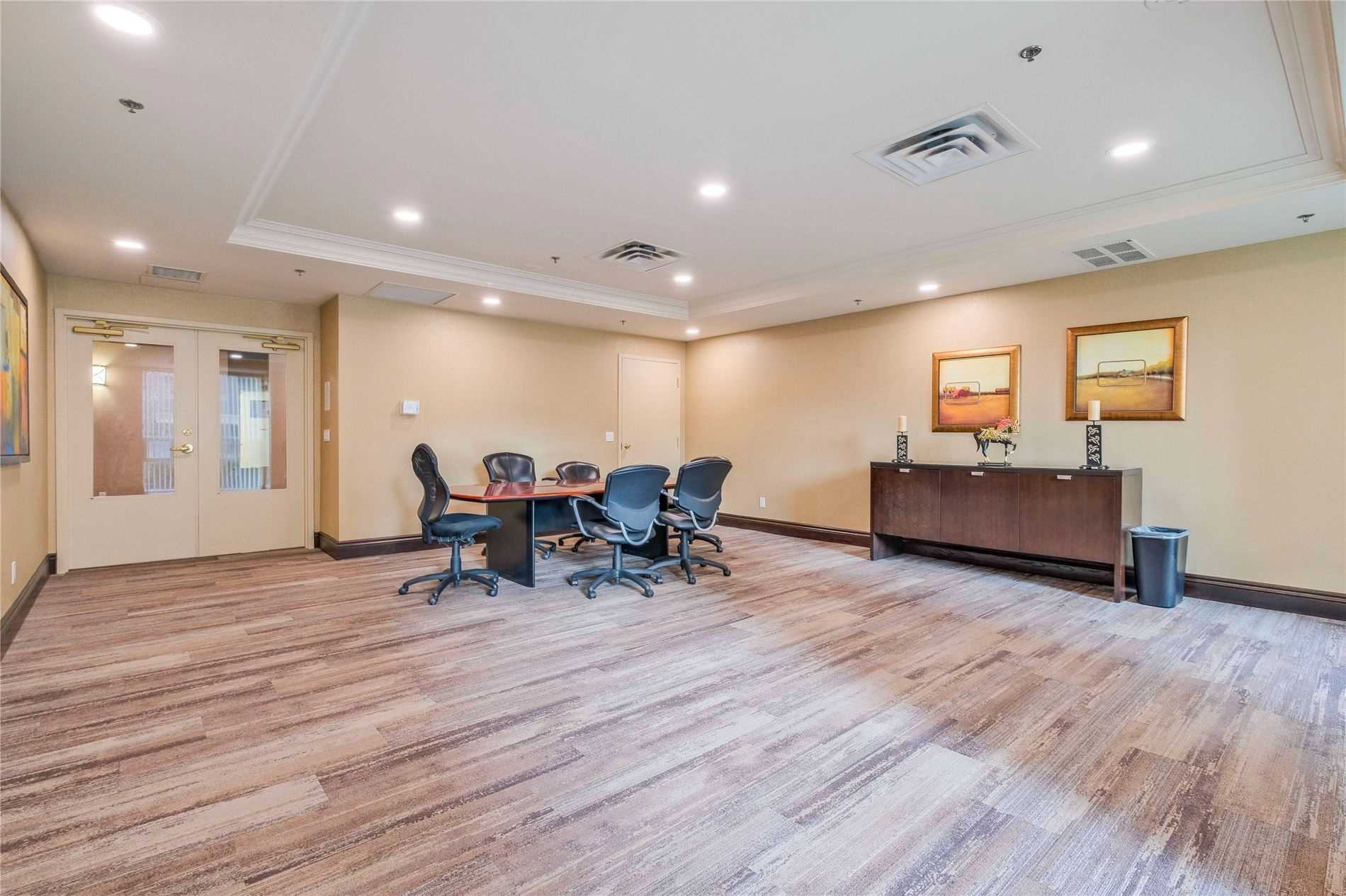 9 Michael Power Pl, #413