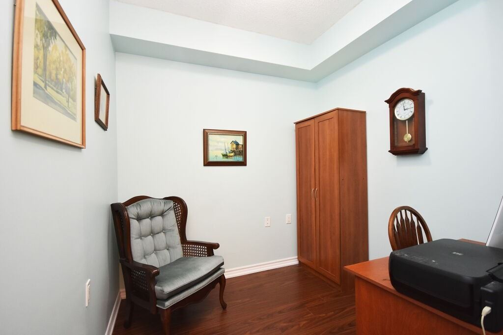 810 Scollard Crt, #1003