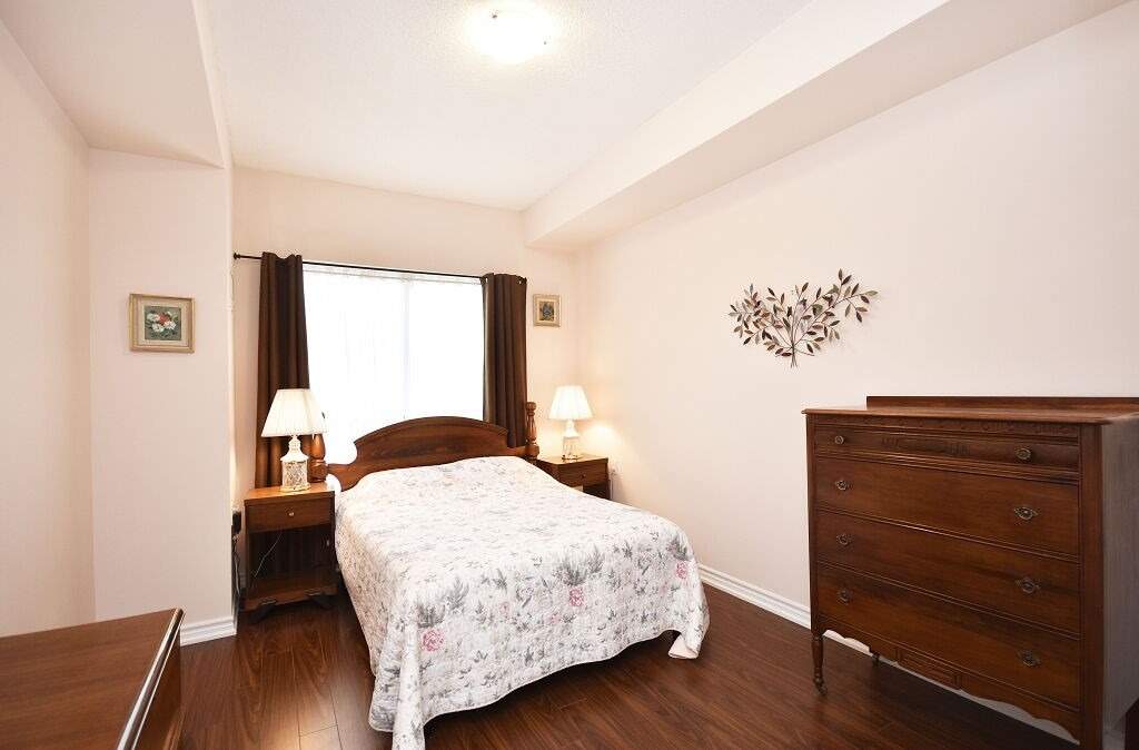 810 Scollard Crt, #1003