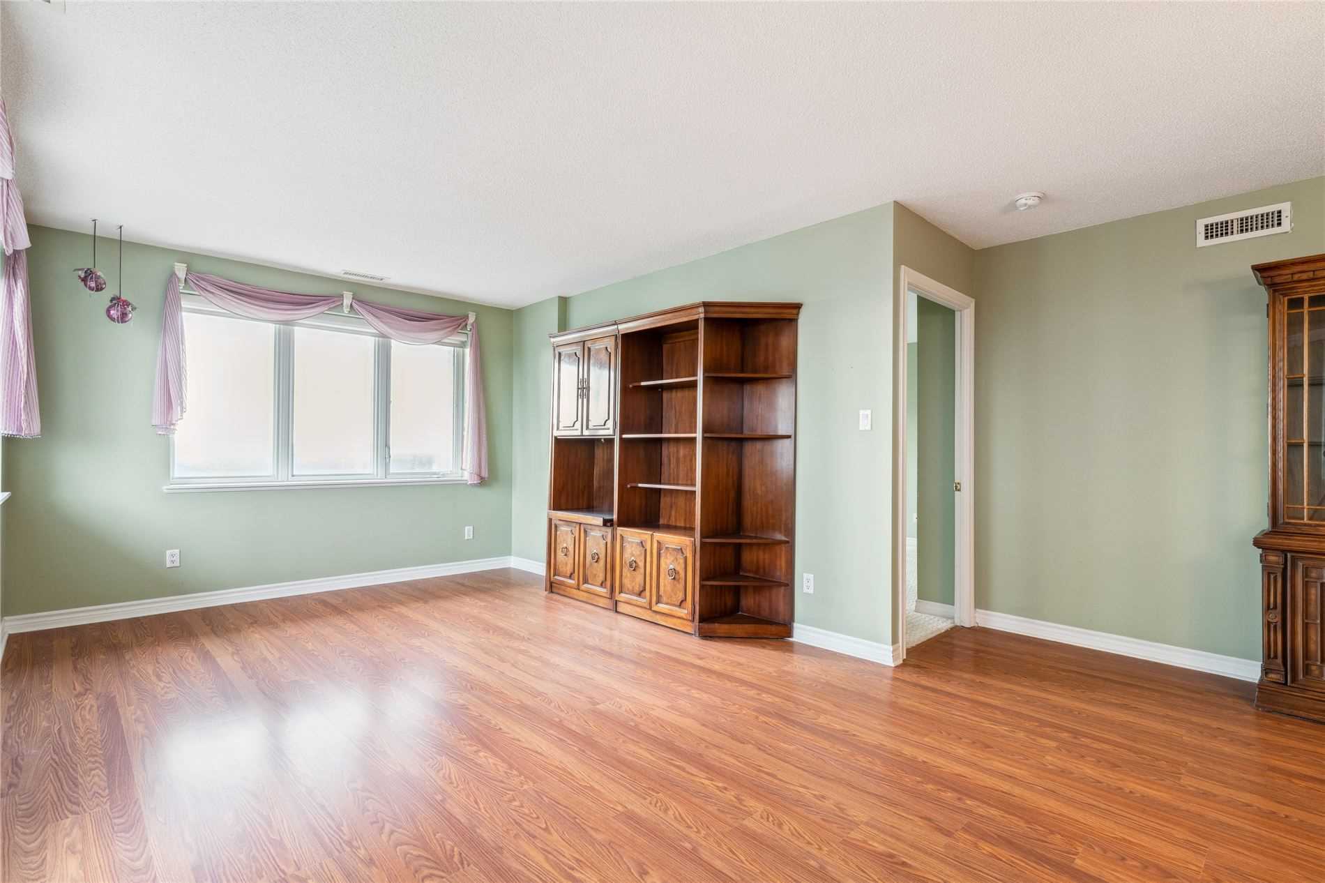 Listing W5835794 - Large Photo # 7