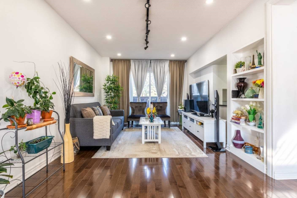 1221 Dundix Rd, Mississauga
