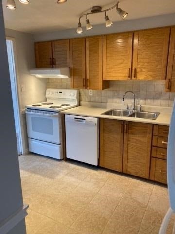 11 Wincott Drive, #711