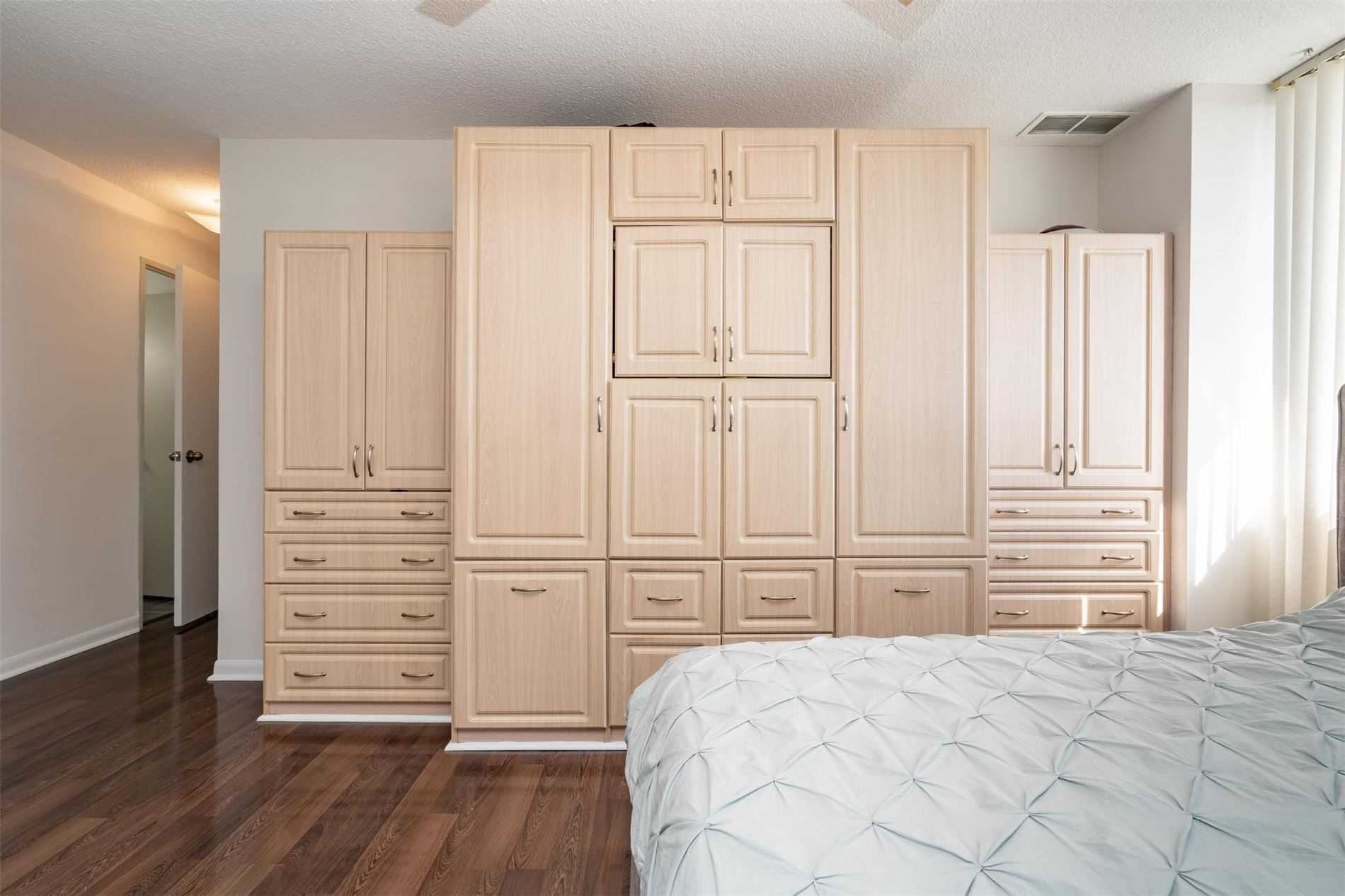 1300 Mississauga Valley Blvd, #1405