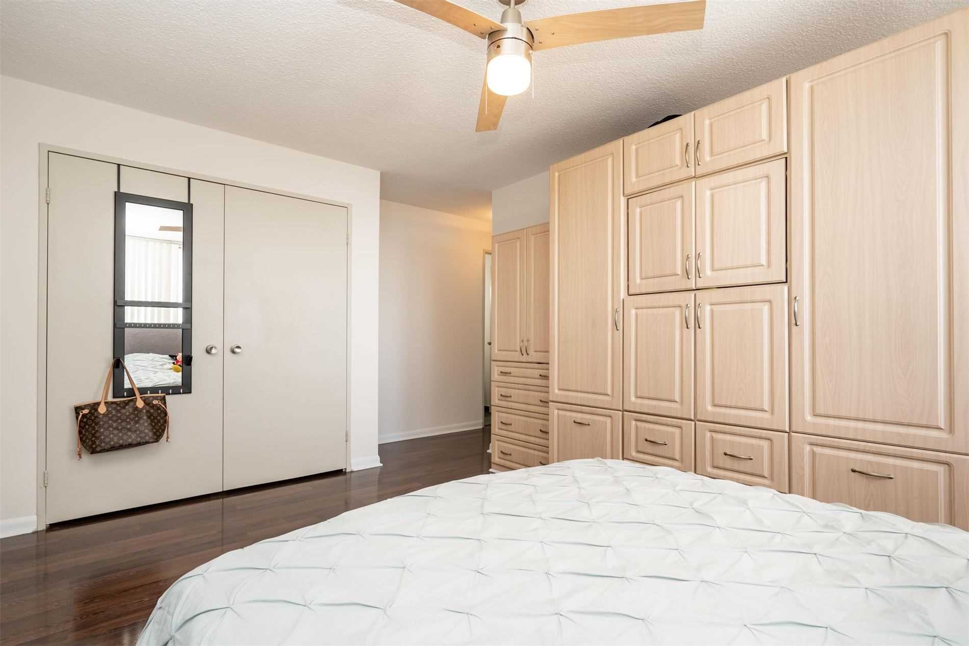 1300 Mississauga Valley Blvd, #1405