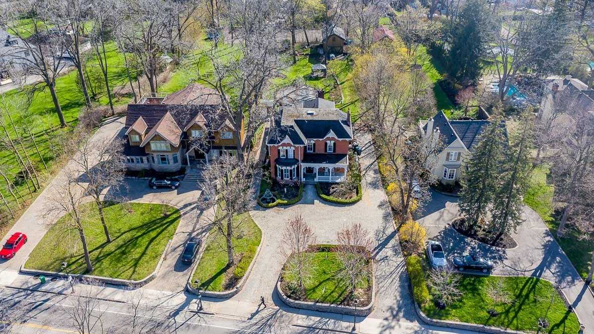 77 Main St S