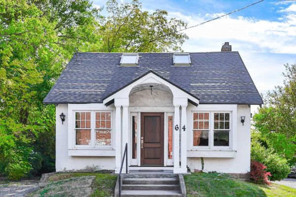 64 Rebecca St, Oakville
