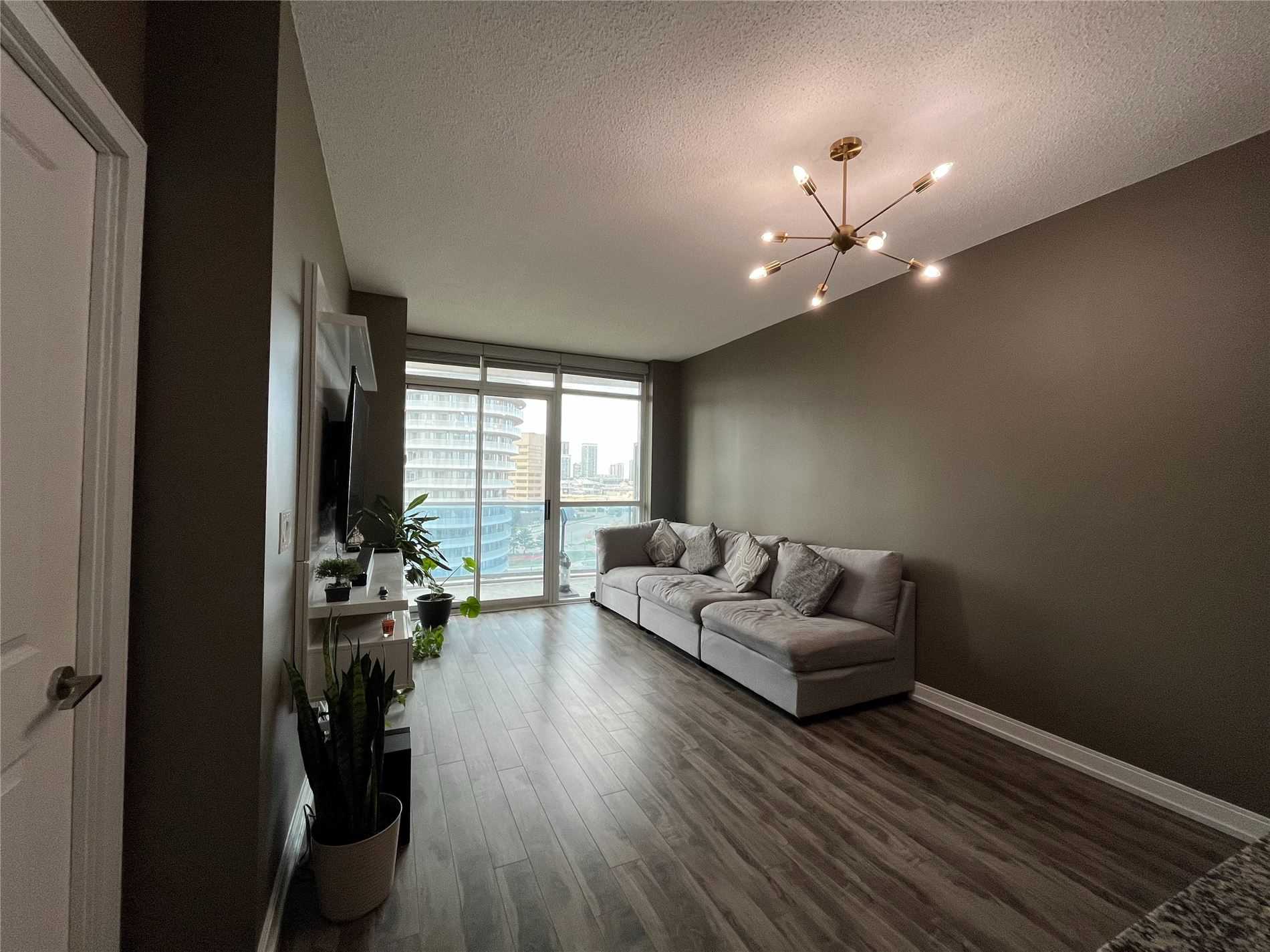 Listing W5836927 - Large Photo # 2