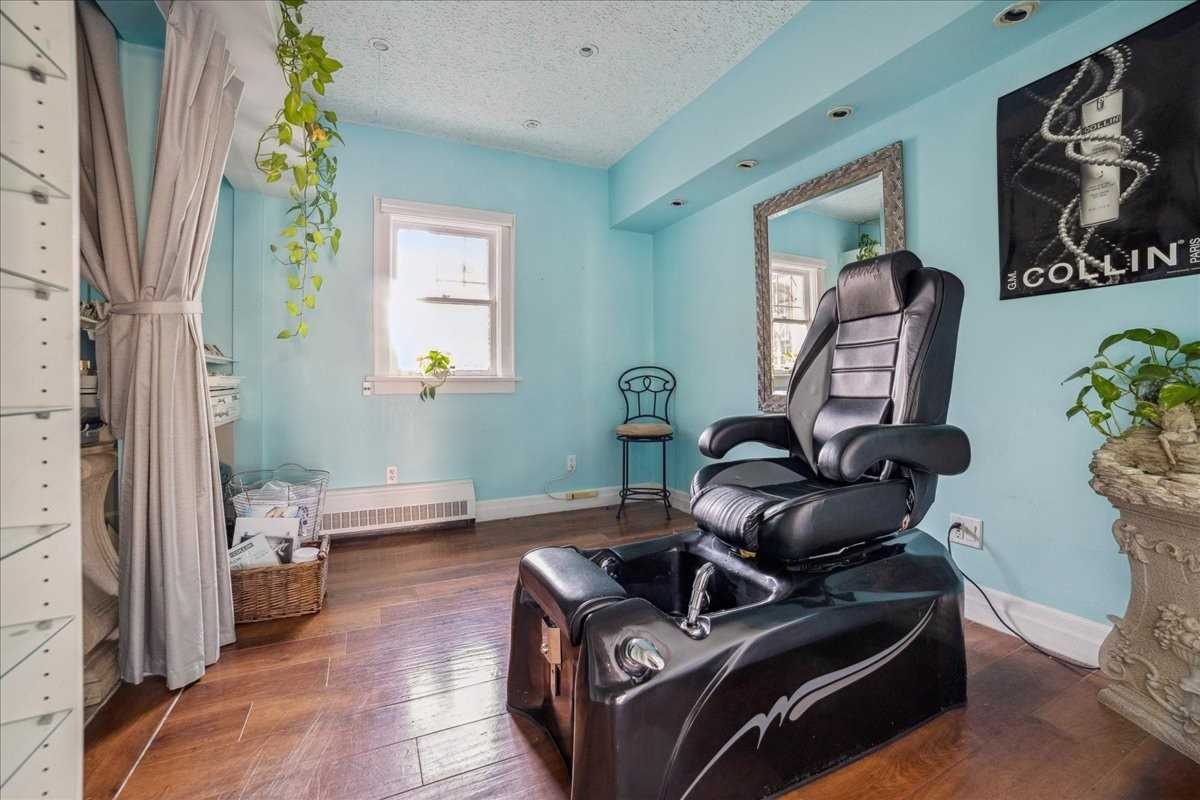 Listing W5836953 - Large Photo # 16