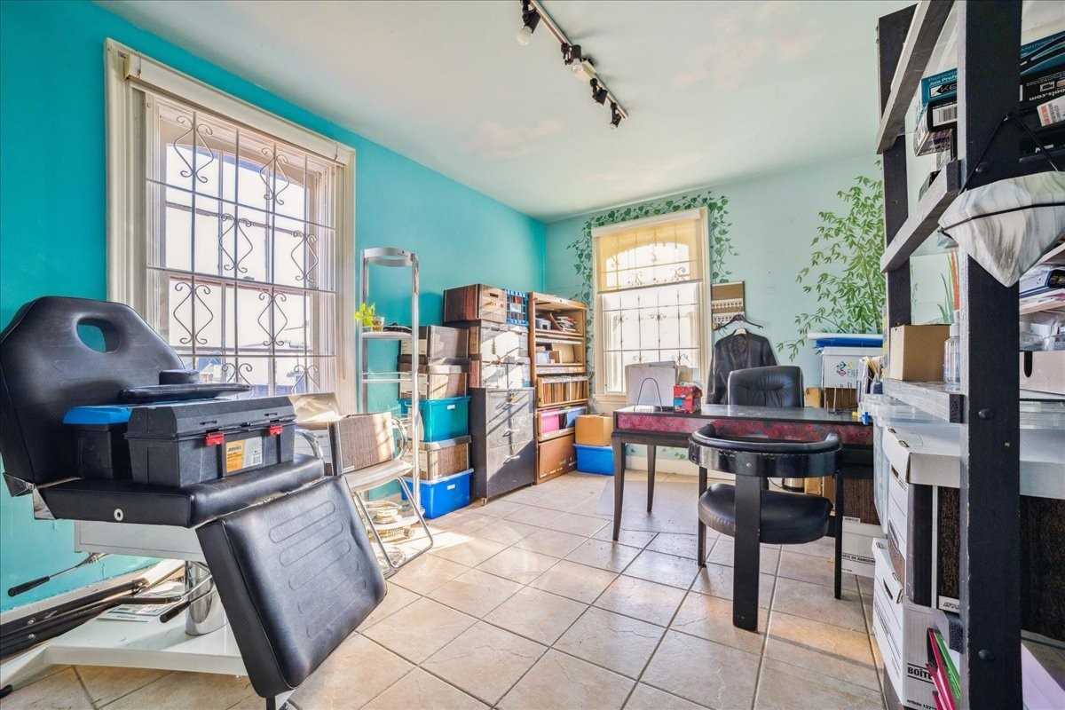 Listing W5836953 - Large Photo # 12