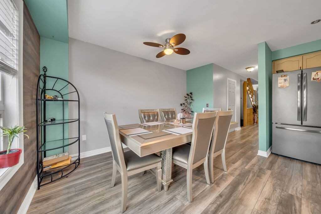 118 Mowat Cres