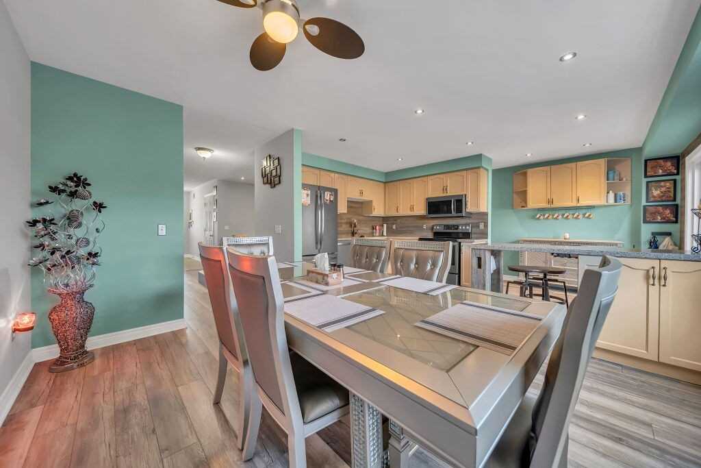 118 Mowat Cres