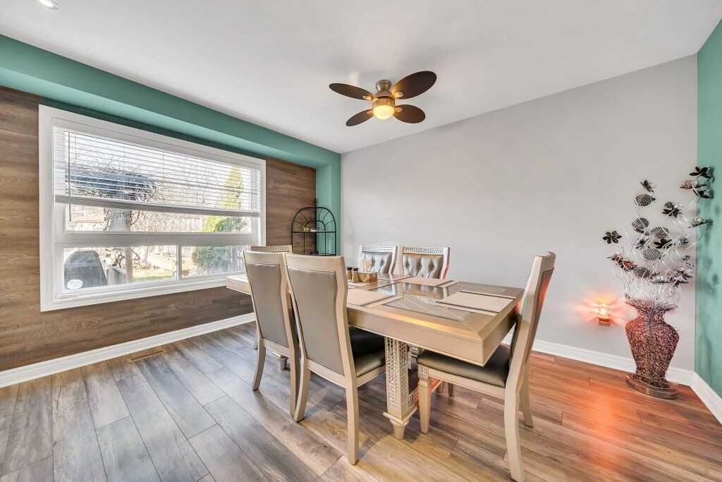 118 Mowat Cres