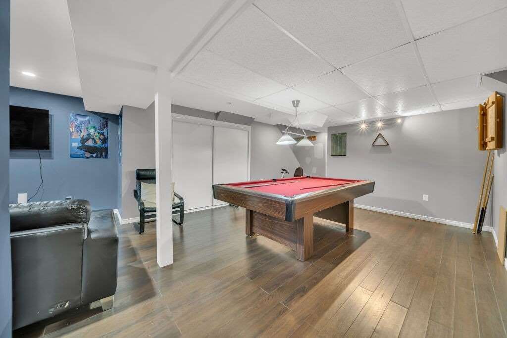 118 Mowat Cres