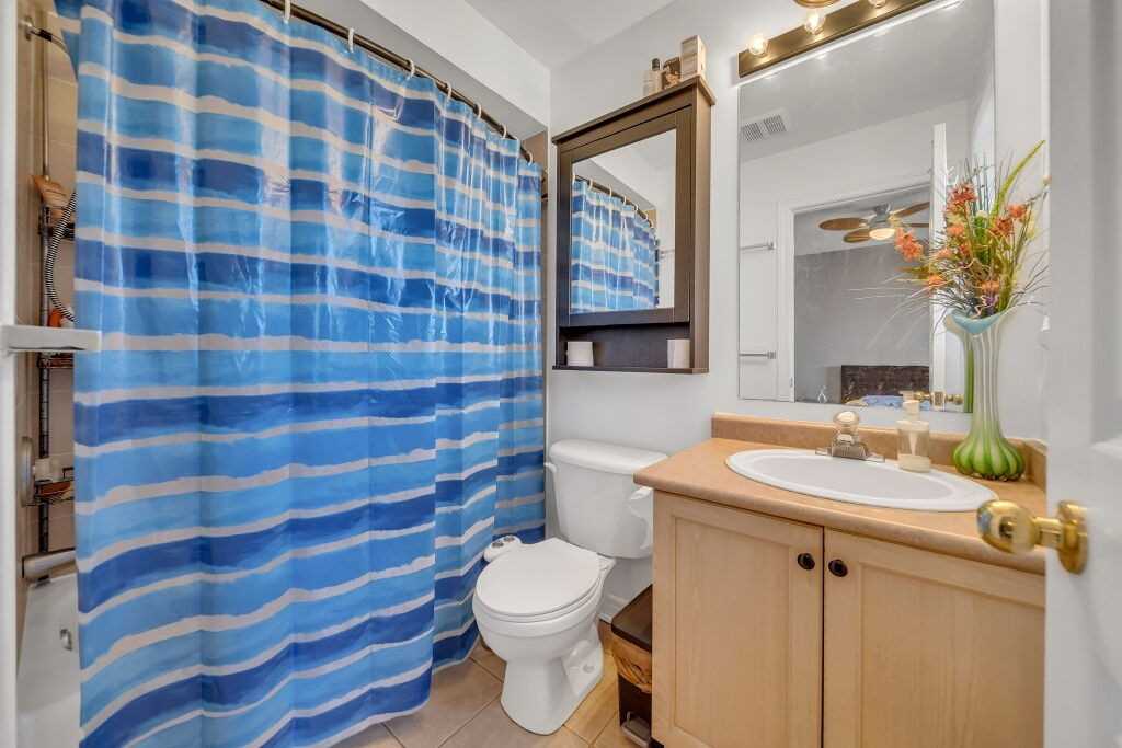 118 Mowat Cres