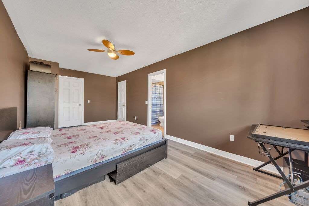 118 Mowat Cres