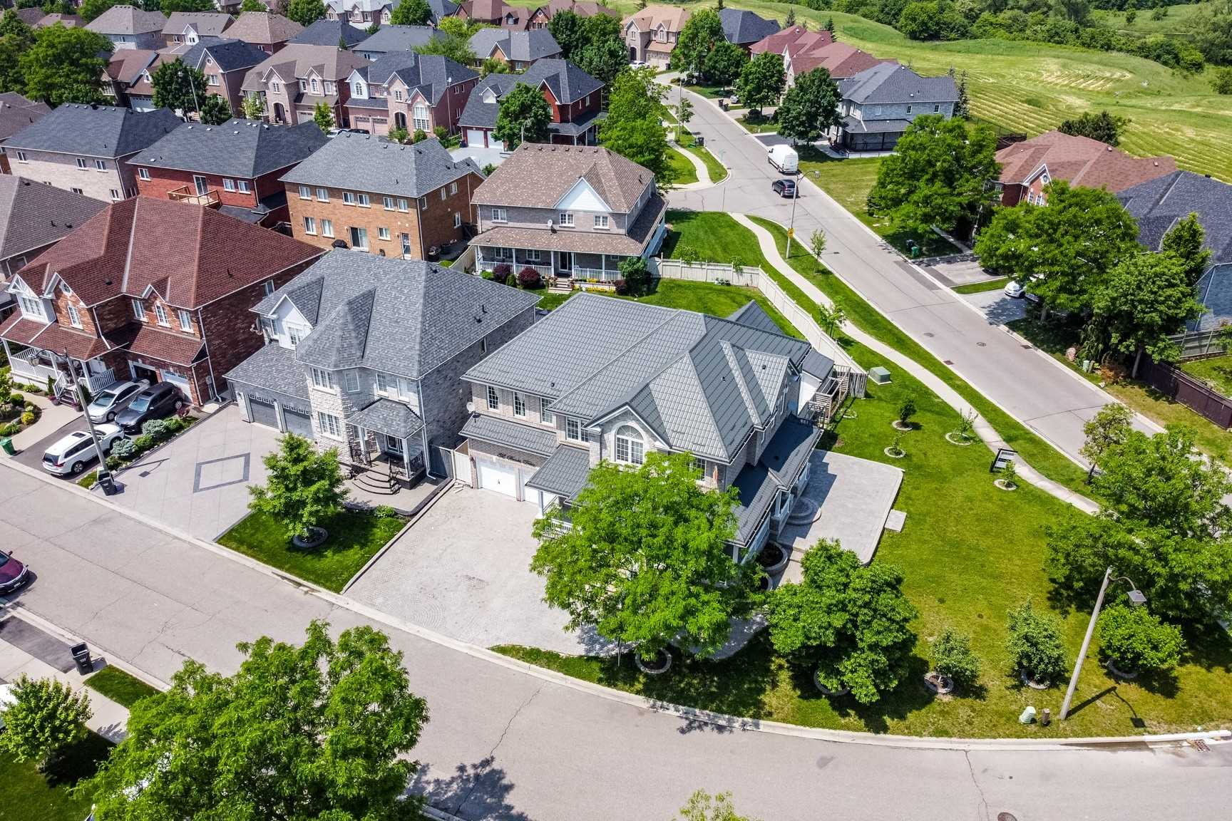 Listing W5838655 - Large Photo # 1