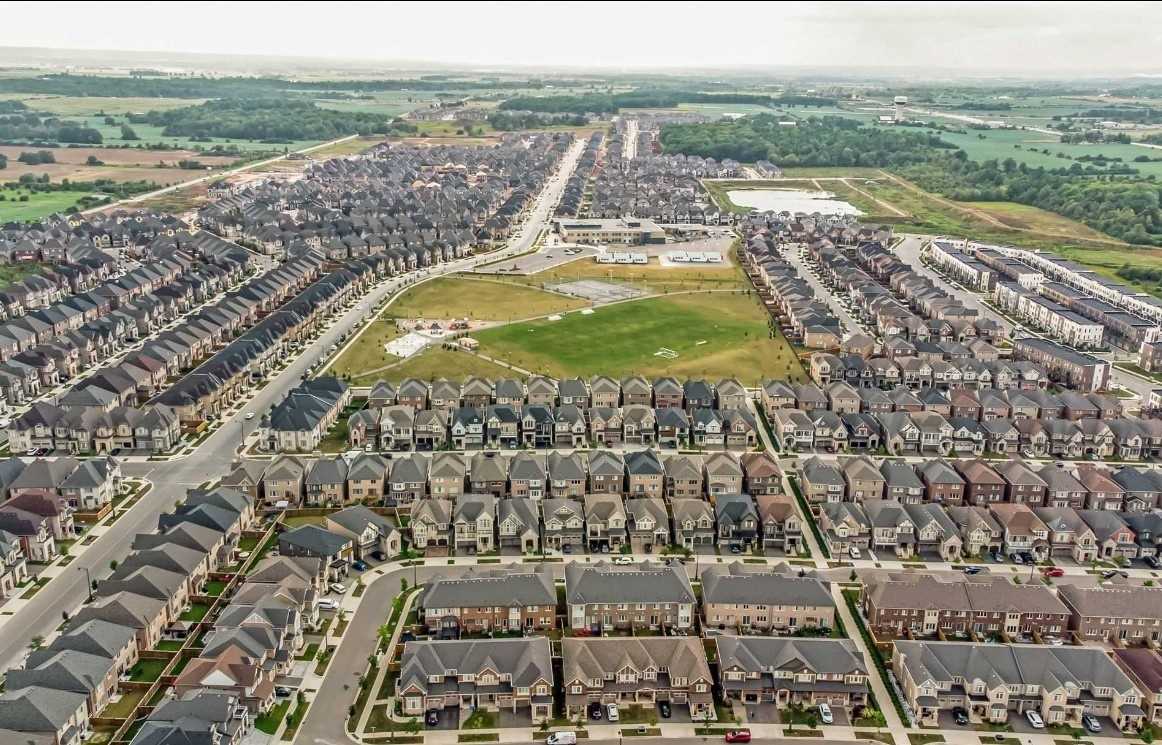 102 Grovewood Common Cres, #208