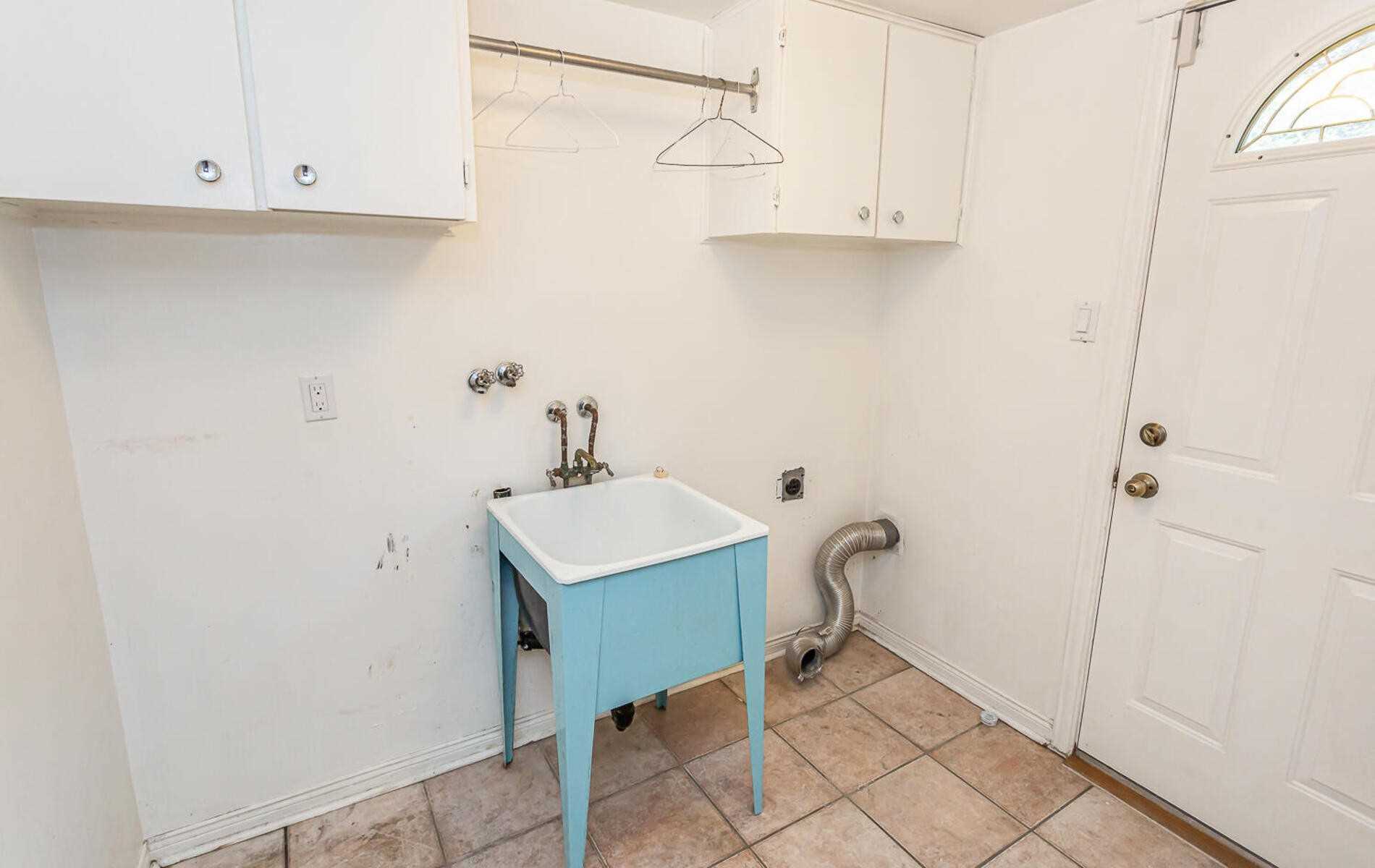 1697 Missenden Cres