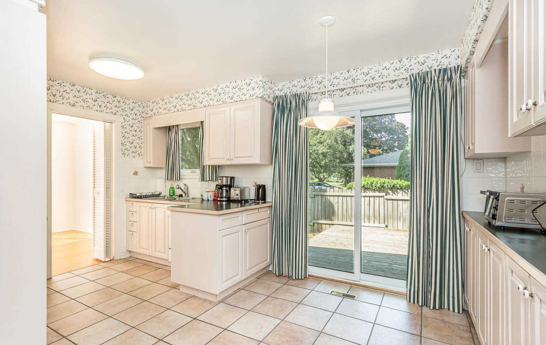 1697 Missenden Cres