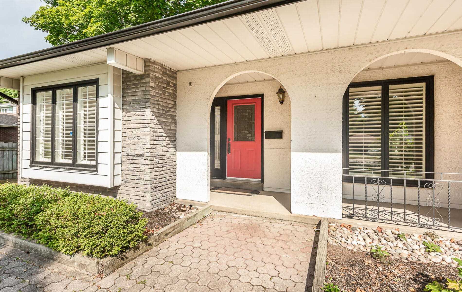 1697 Missenden Cres