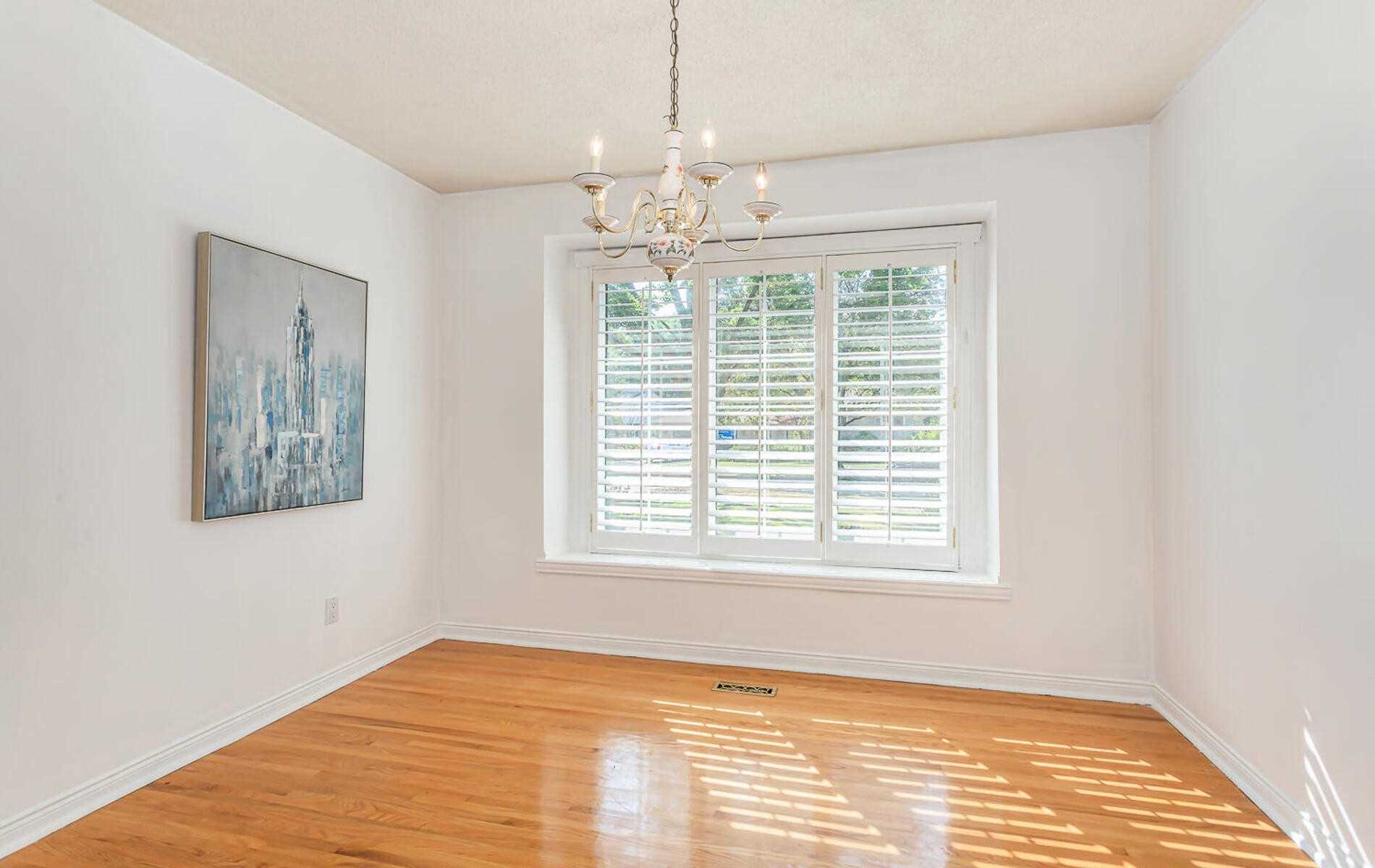 1697 Missenden Cres
