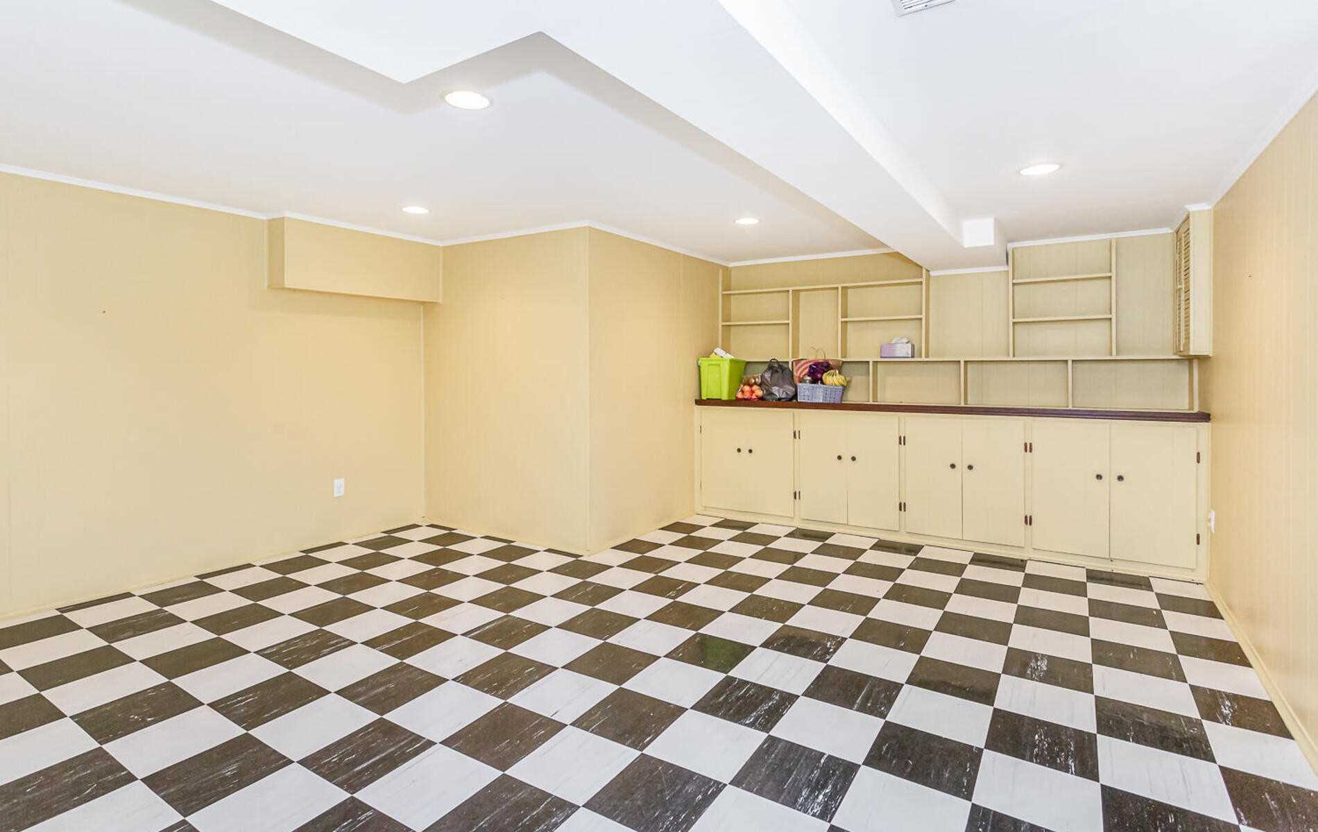 1697 Missenden Cres