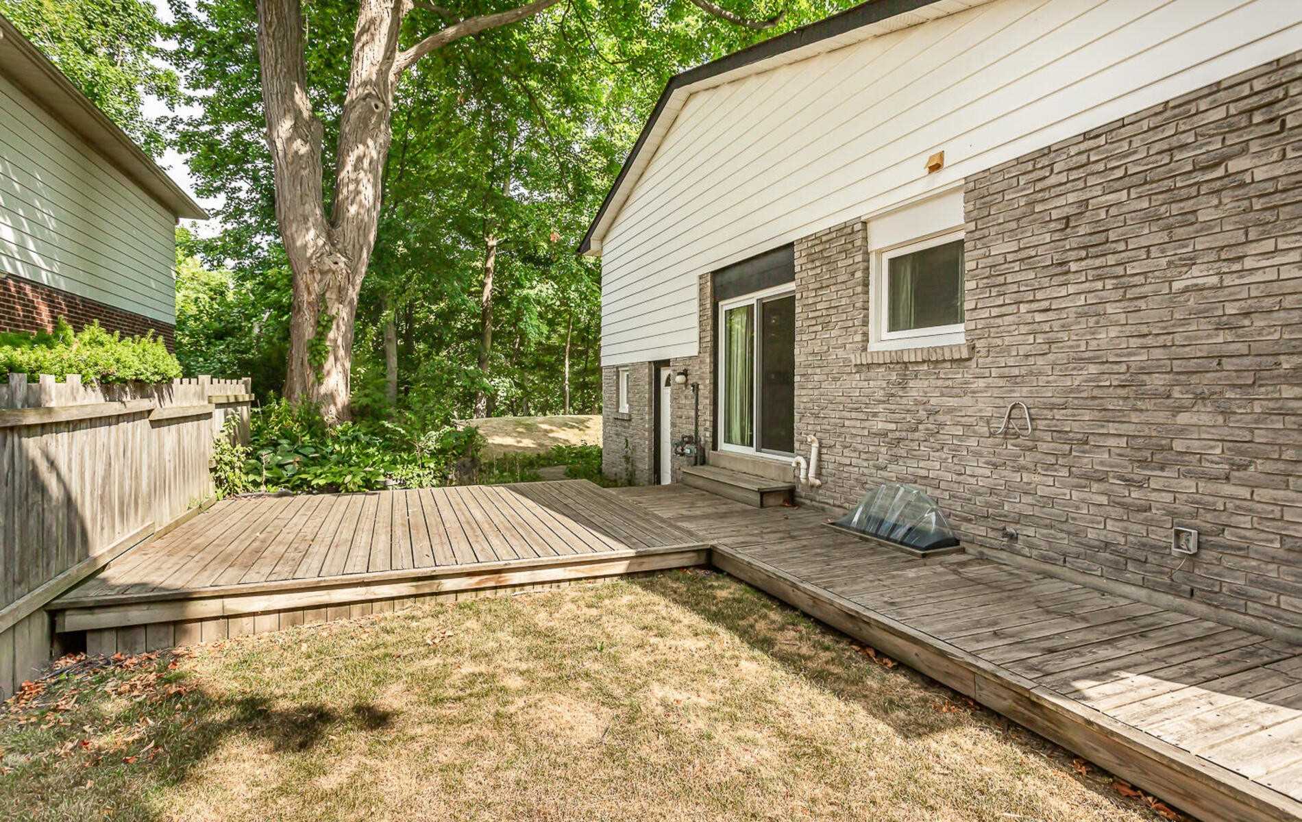 1697 Missenden Cres