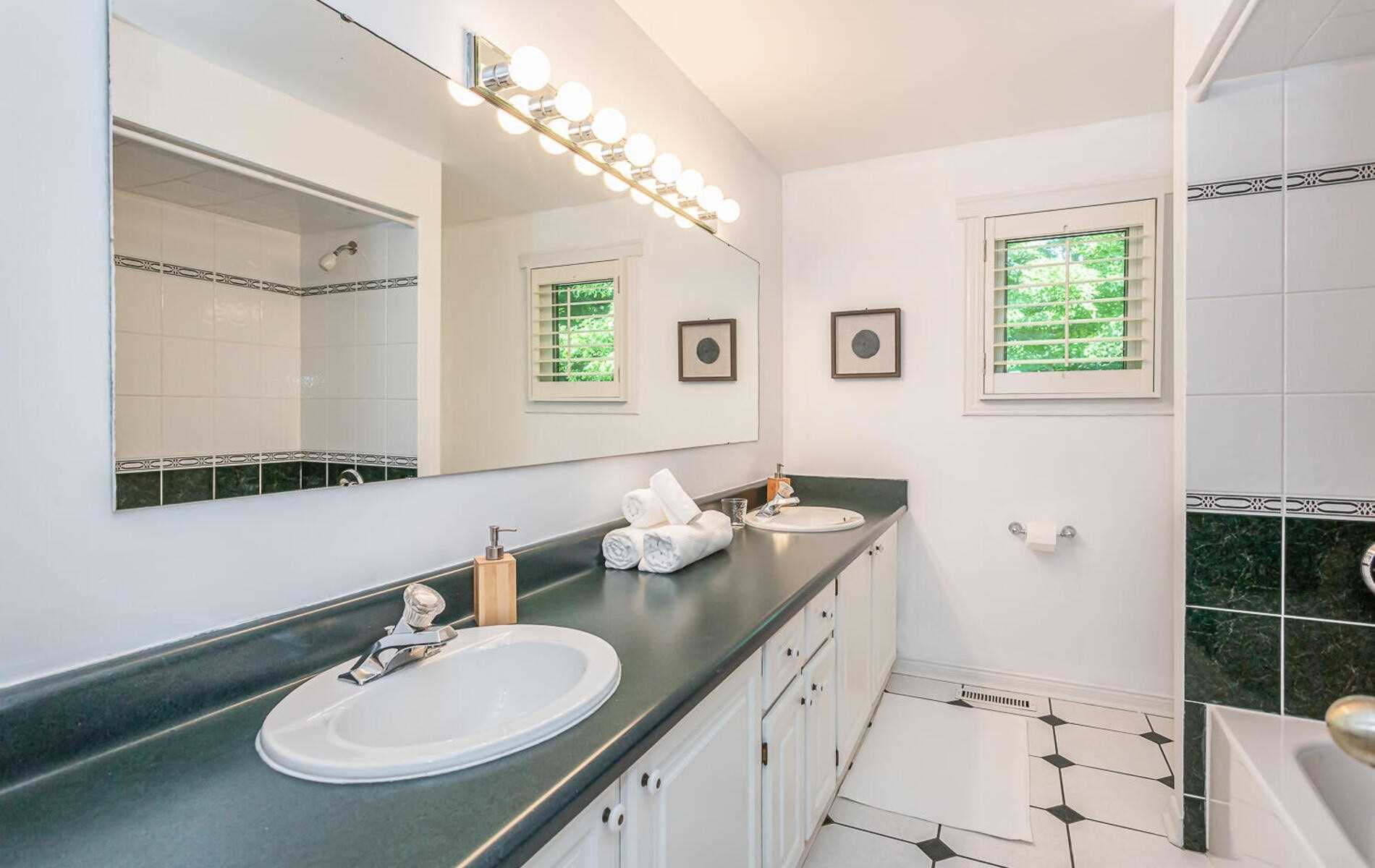 1697 Missenden Cres