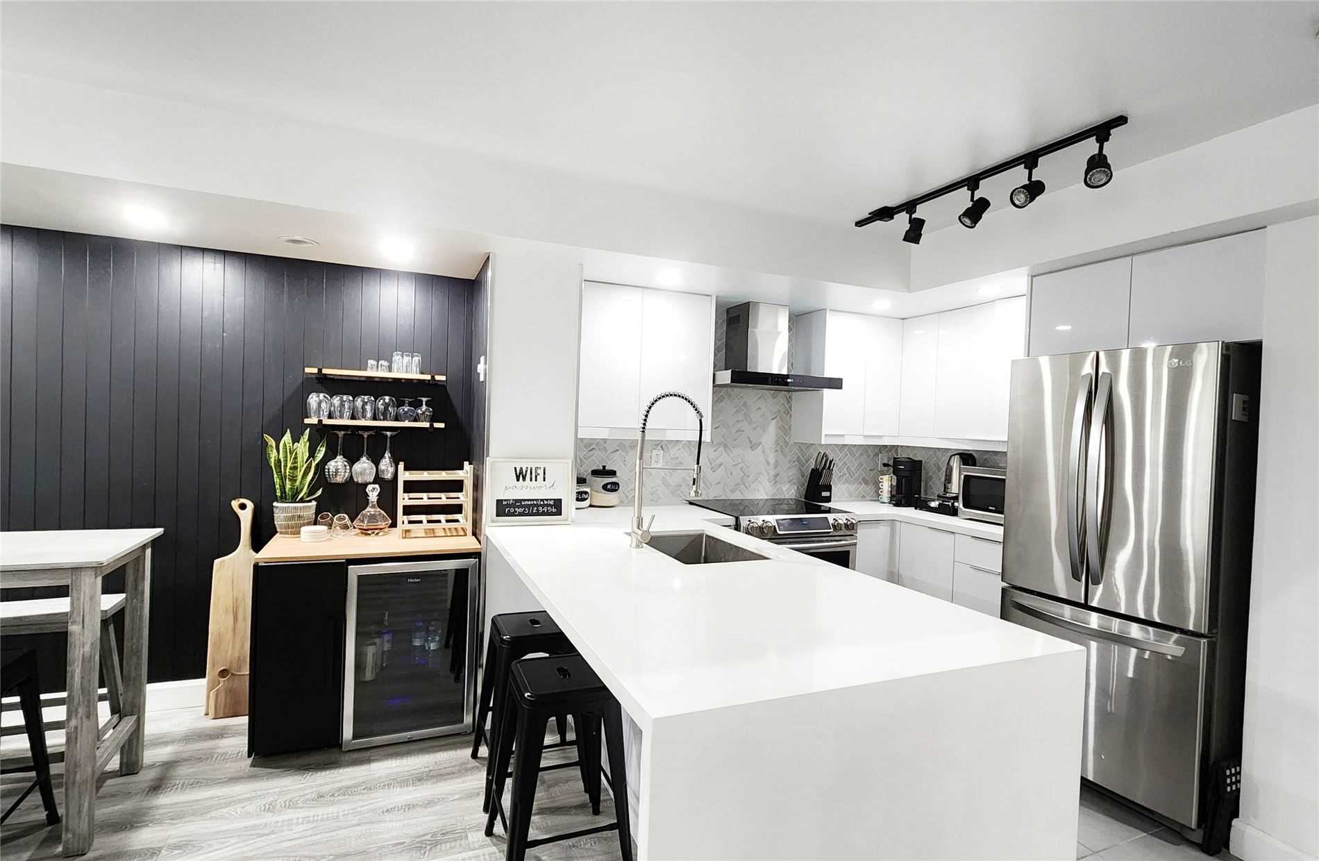 1040 The Queensway Avenue #110