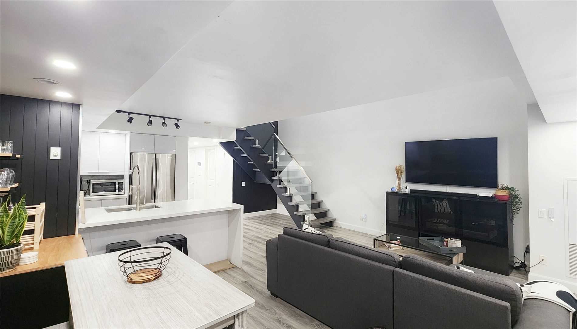 1040 The Queensway Avenue #110