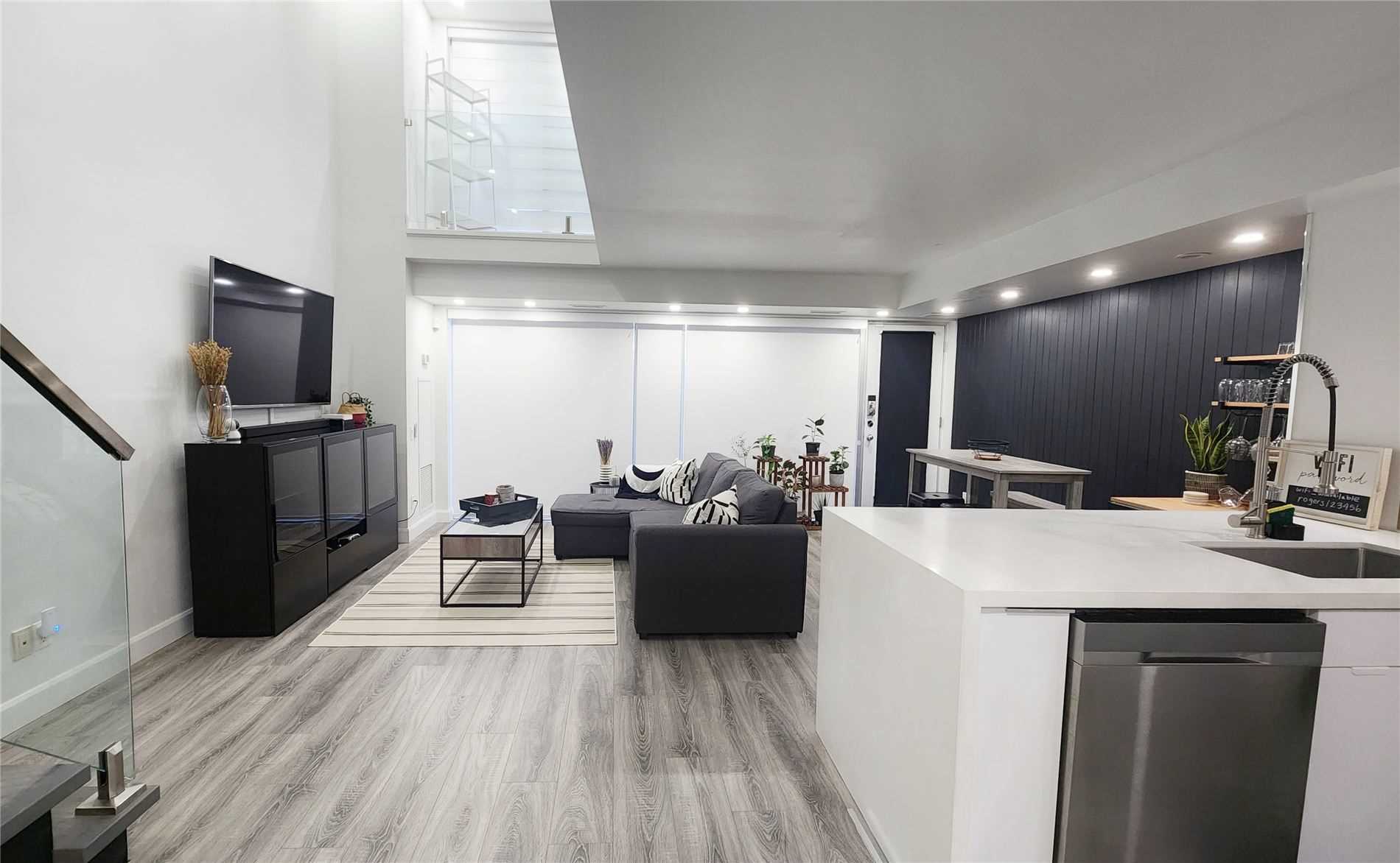 1040 The Queensway Avenue #110