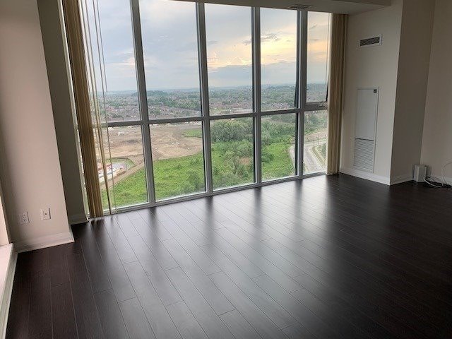 75 Eglinton Avenue W, #1504
