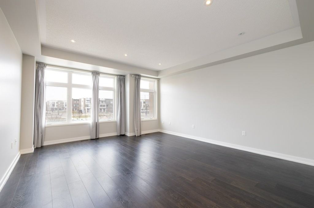 220 Squire Crescent