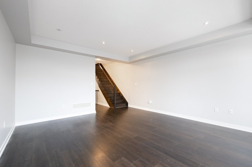 220 Squire Crescent
