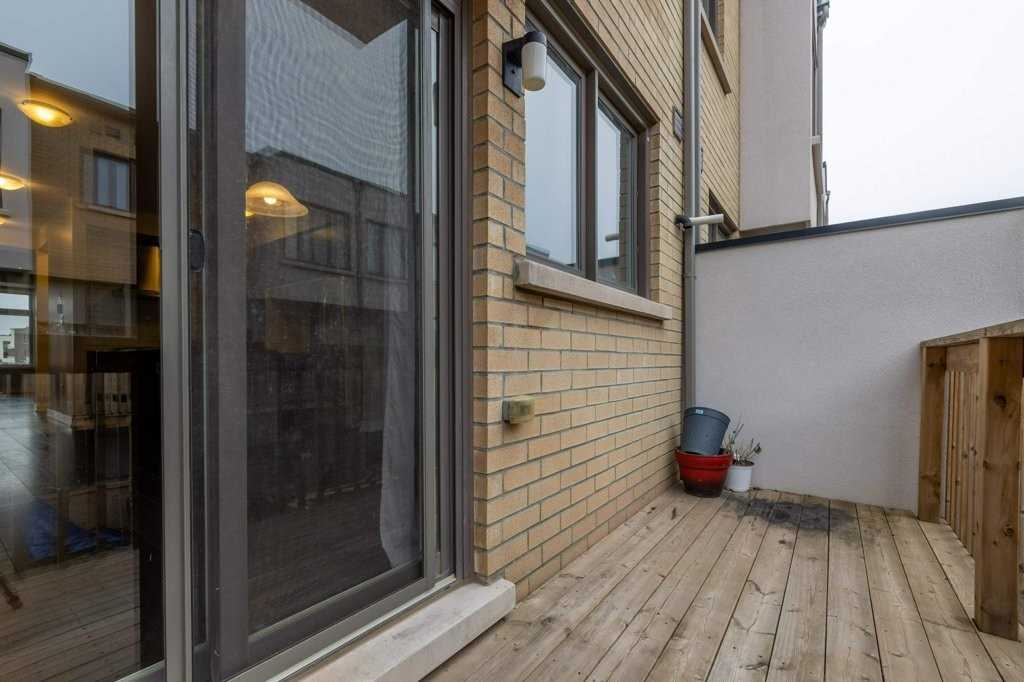220 Squire Crescent