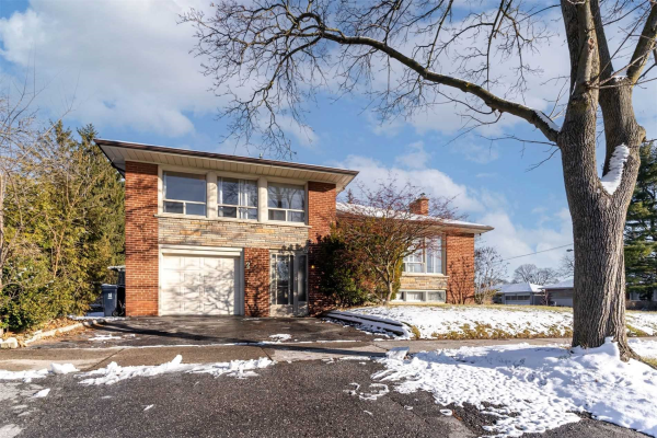 2 Munhall Rd, Toronto