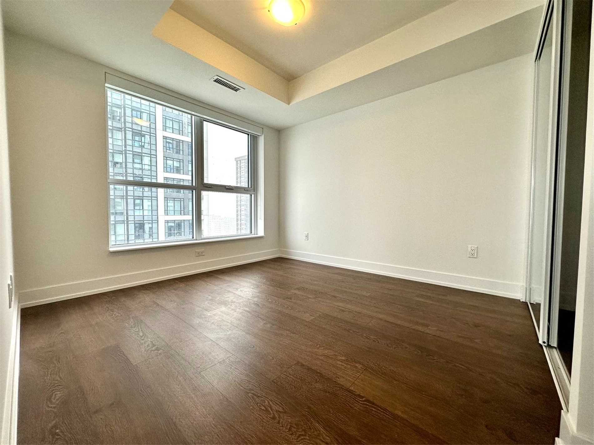 5 Mabelle Avenue, #2229