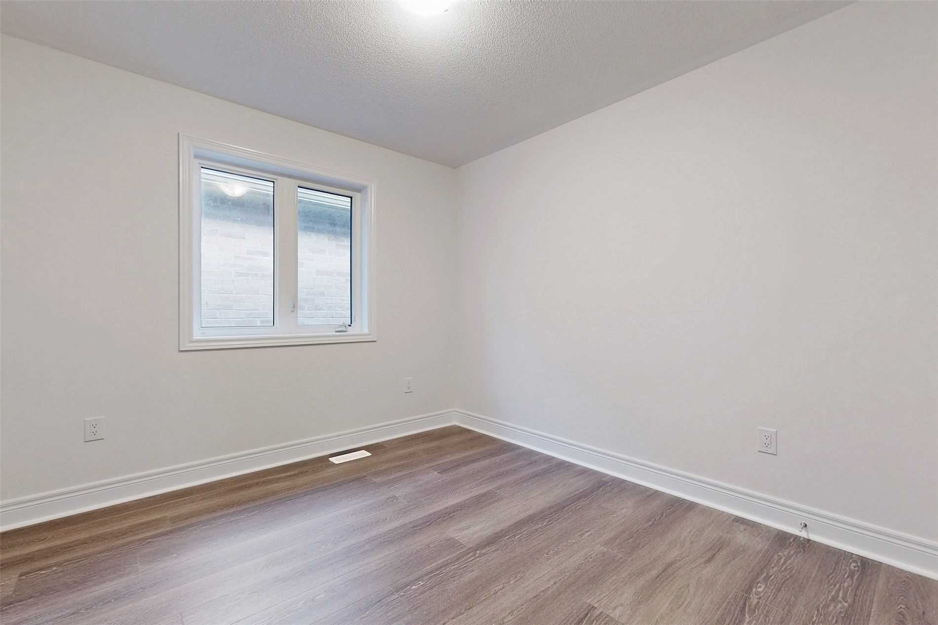 38 Rosewell Crescent