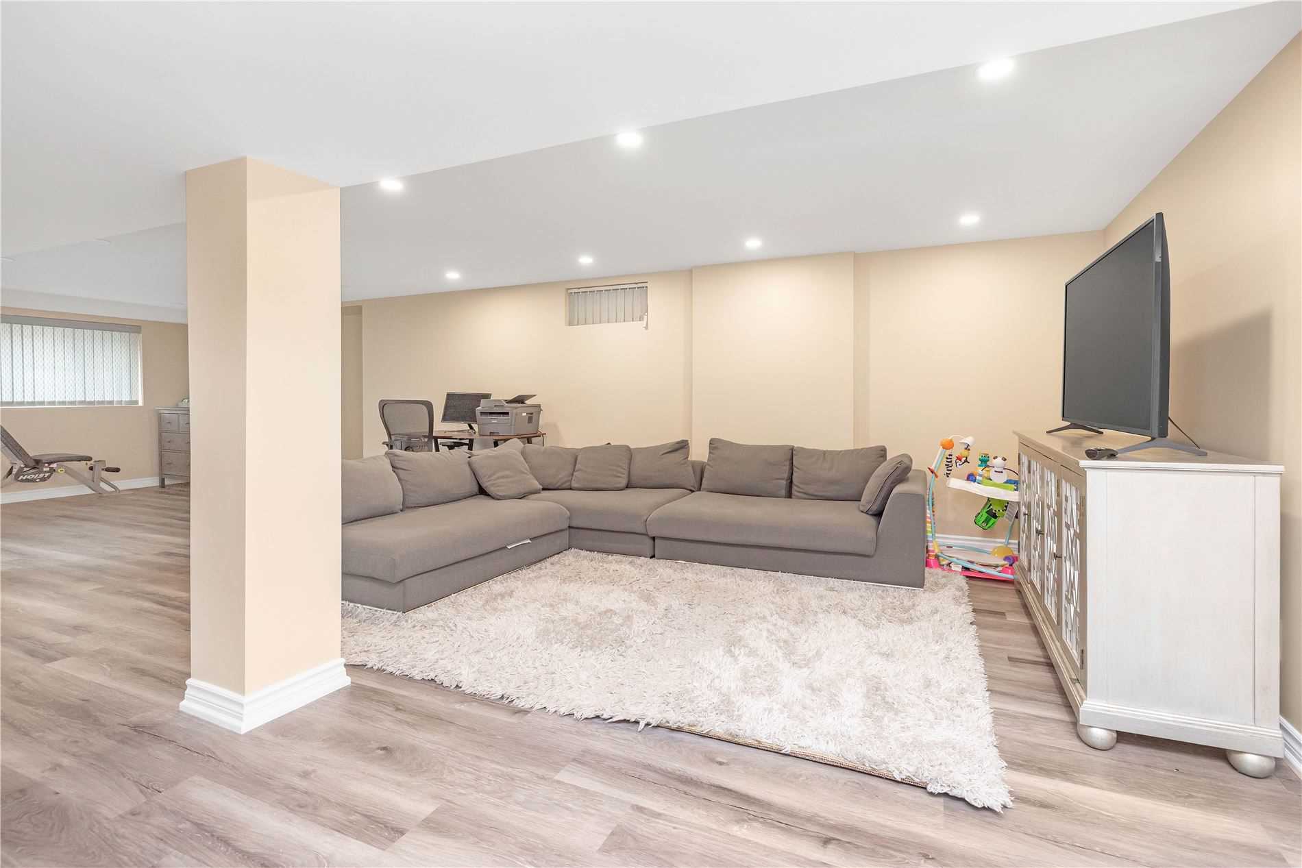 58 Schubert Cres