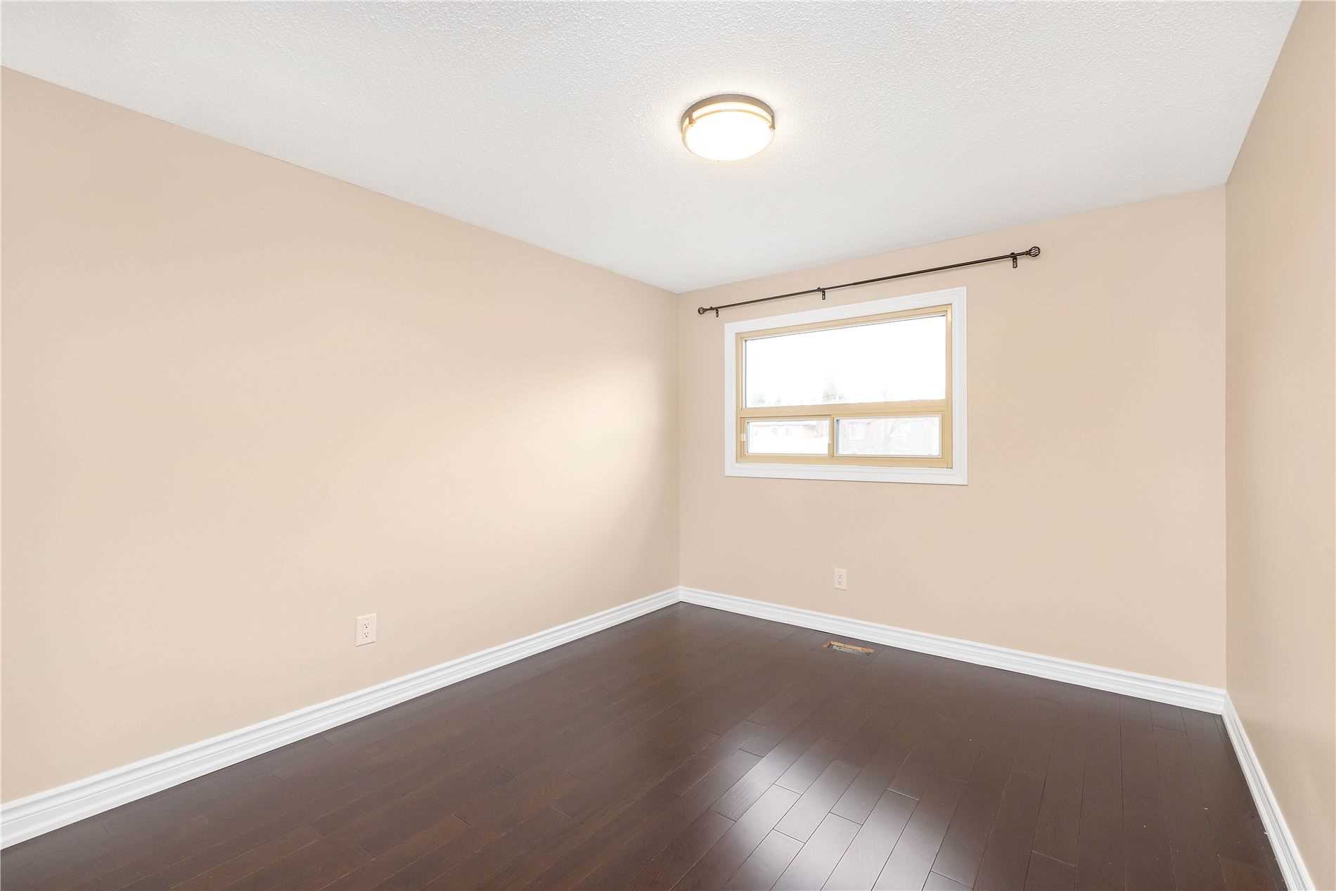 58 Schubert Cres