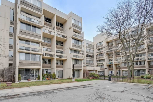 1300 Marlborough Crt, Oakville