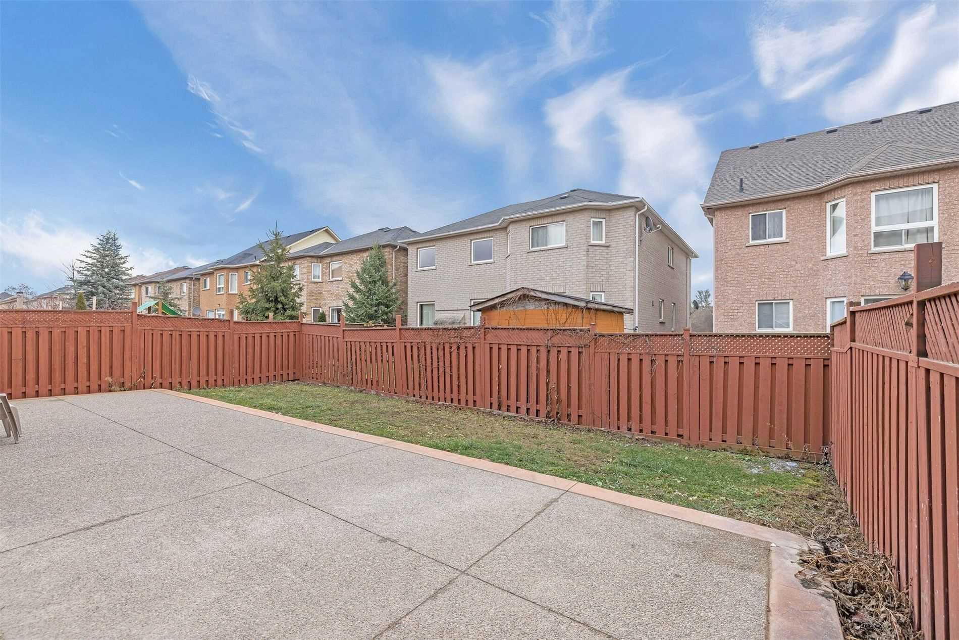 19 Outlook Ave