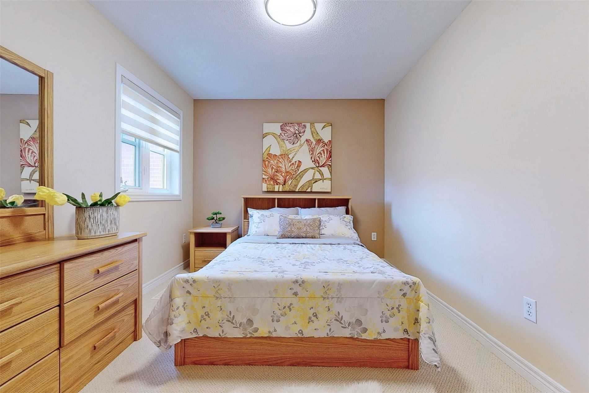 19 Outlook Ave