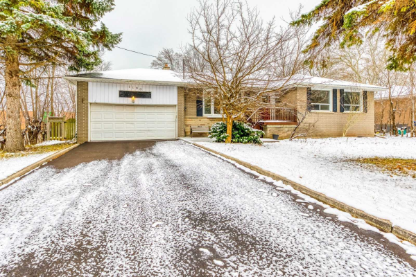 1190 Rebecca St, Oakville