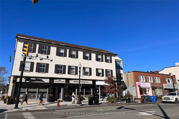 125-131 Lakeshore Rd E, Oakville