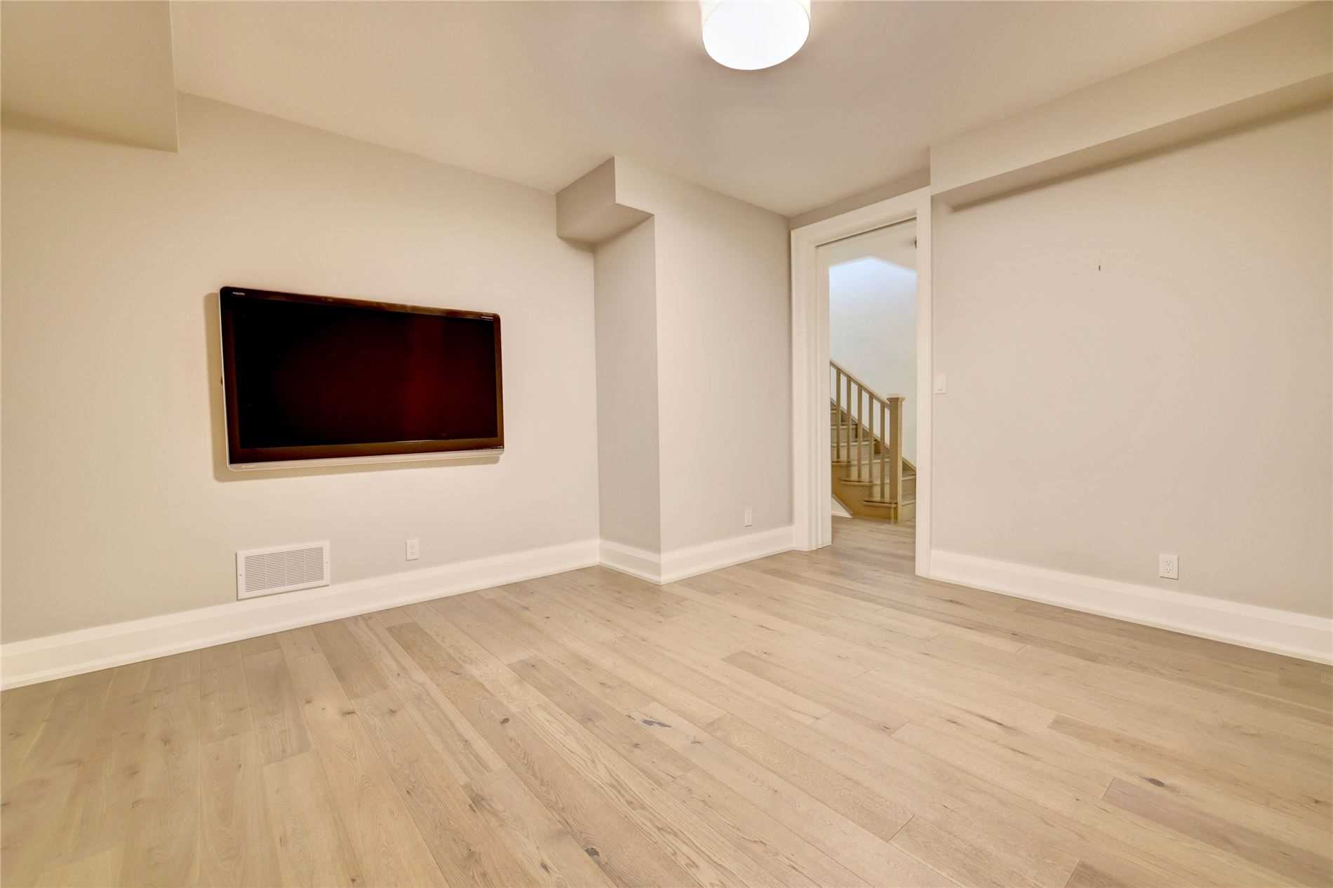 10 Maple Grove Dr, #8