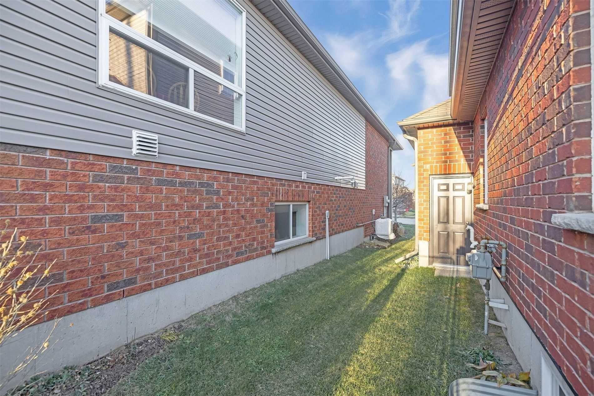 1 England Ave